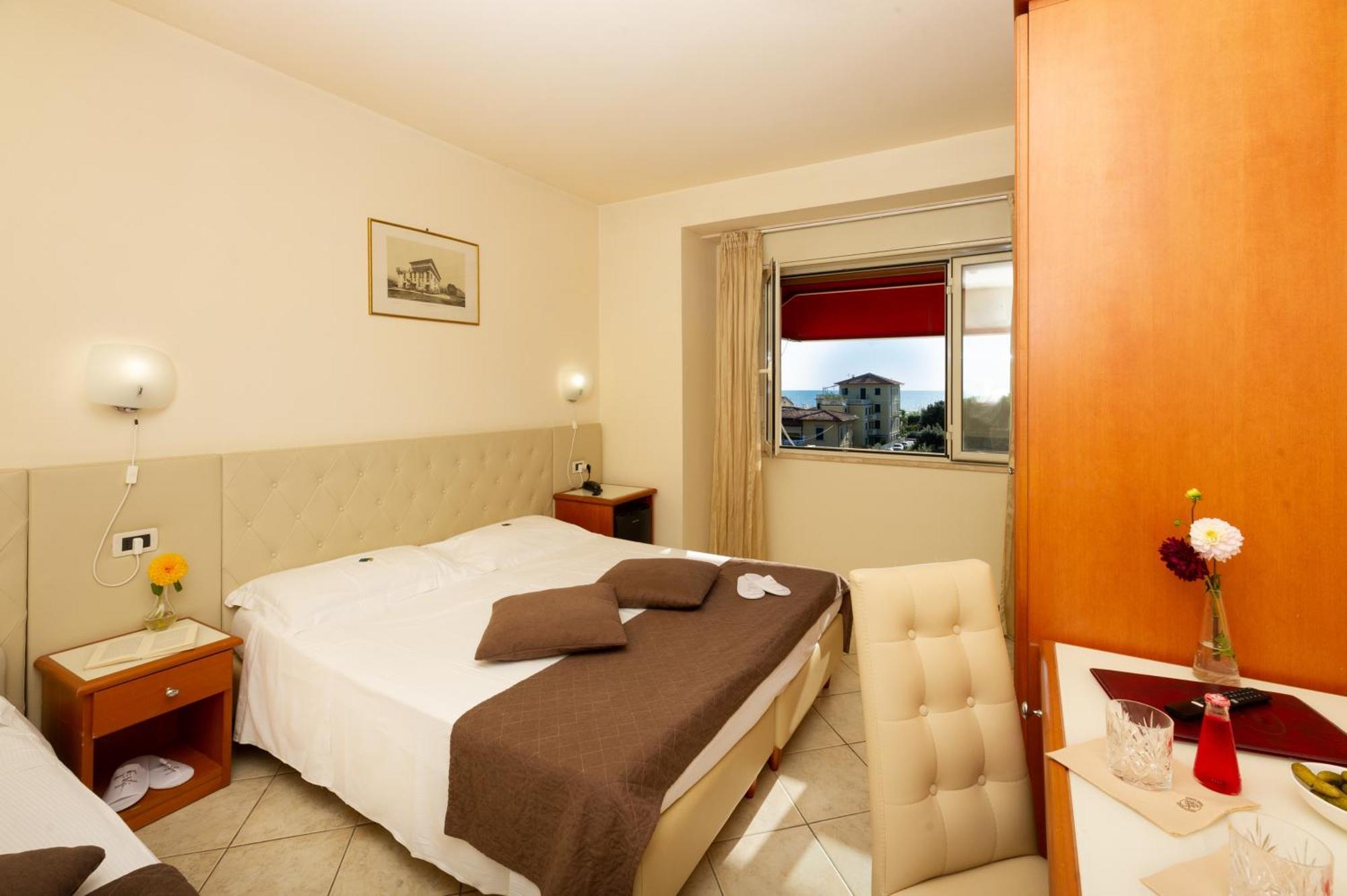 Hotel Nuova Sabrina Marina di Pietrasanta Exterior foto