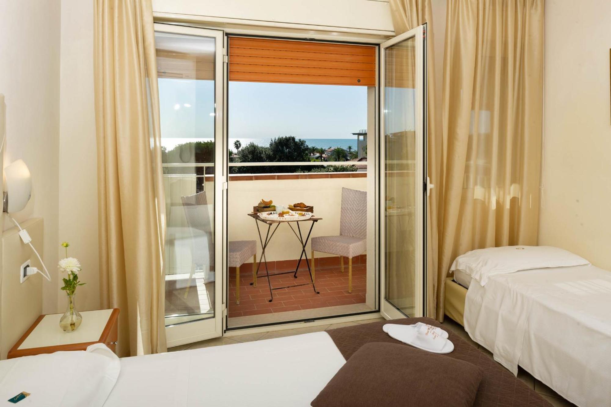 Hotel Nuova Sabrina Marina di Pietrasanta Exterior foto